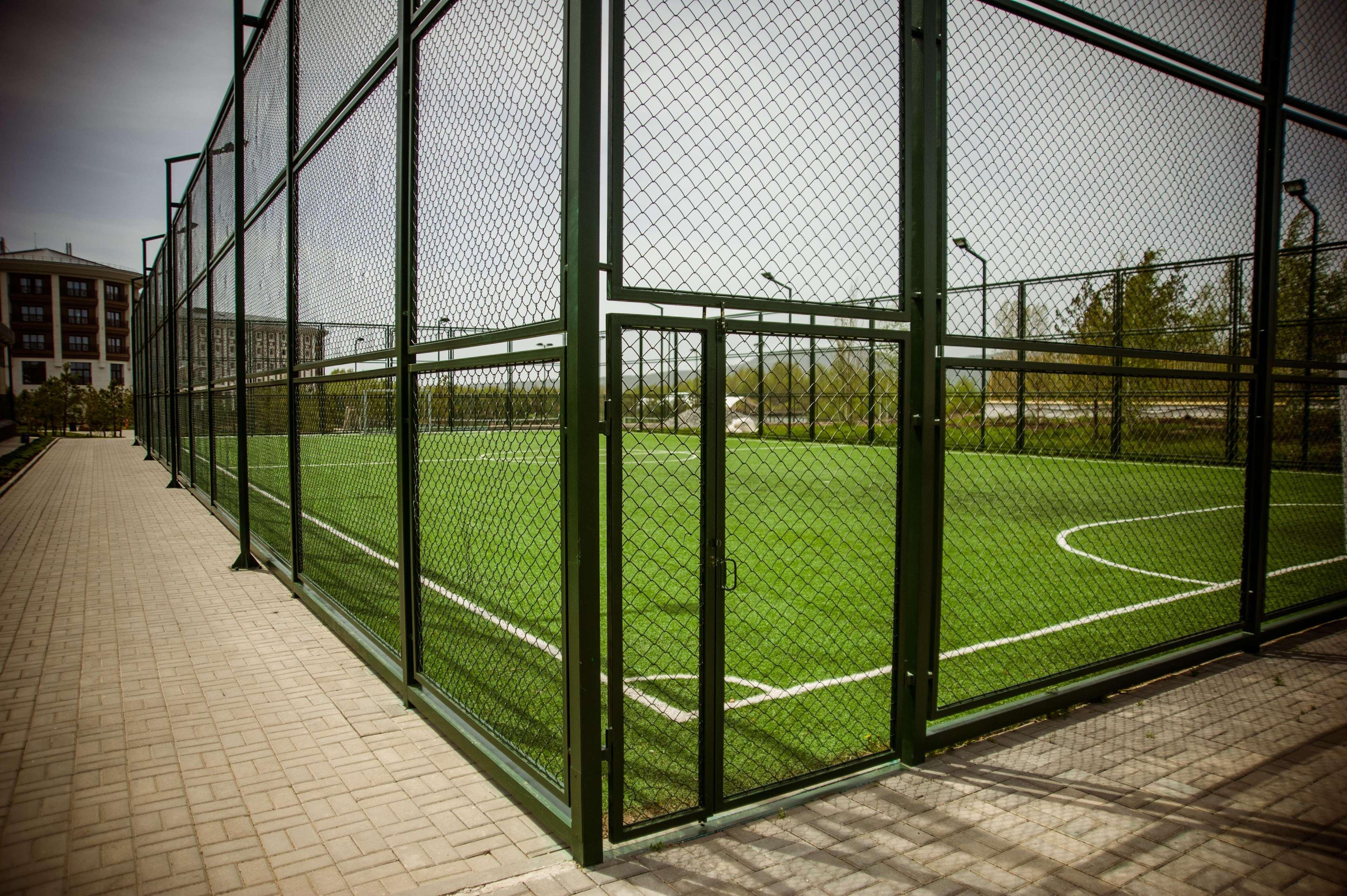 Hotel Rixos Borovoe Shchūchīnsk Exteriér fotografie The football field at the school